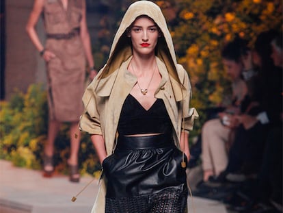 Tras su polémica campaña «Oro»: Loewe se apunta a la moda encapuchada