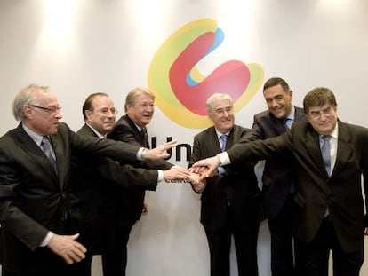 Presentación del equipo directivo de Unnim, producto de la fusión de las cajas de Sabadell, Manlleu y Terrasa  en mayo de 2010.