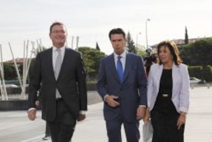 El presidente de PwC, Carlos Mas con el ministro de Industria, Jos&eacute; Manuel Soria y la presidenta de Siemens, Rosa Garc&iacute;a.