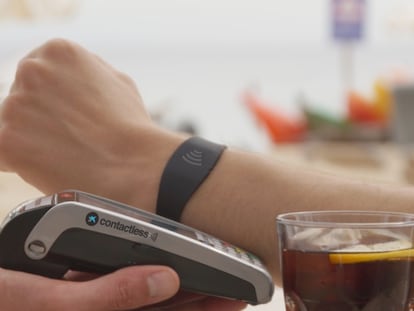 Visa presenta su primera pulsera inteligente para pagos 'contactless'