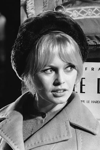 En cuesti¨®n de flequillos tambi¨¦n ganan las francesas. Concretamente el favorecedor flequillo abierto y sesentero de Brigitte Bardot.