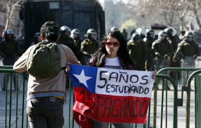 Estudiante en una de las protestas estudiantiles en Chile.