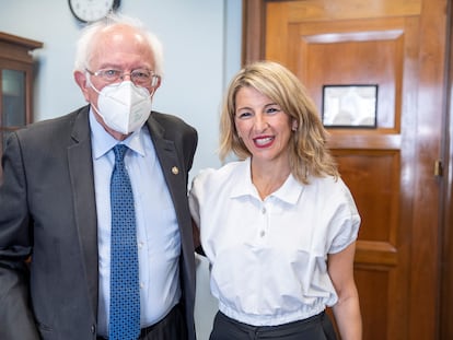 La vicepresidenta segunda y ministra de Trabajo, Yolanda Díaz, en su reunión con el senador Bernie Sanders, este miércoles en Washington.