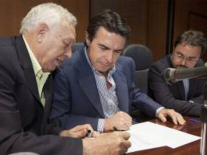 Los ministros de Exteriores y de Industria, Energía y Turismo, José Manuel García-Margallo y José Manuel Soria. EFE/Archivo