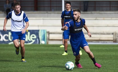 Roberto Torres, en un entrenamiento con Osasuna.