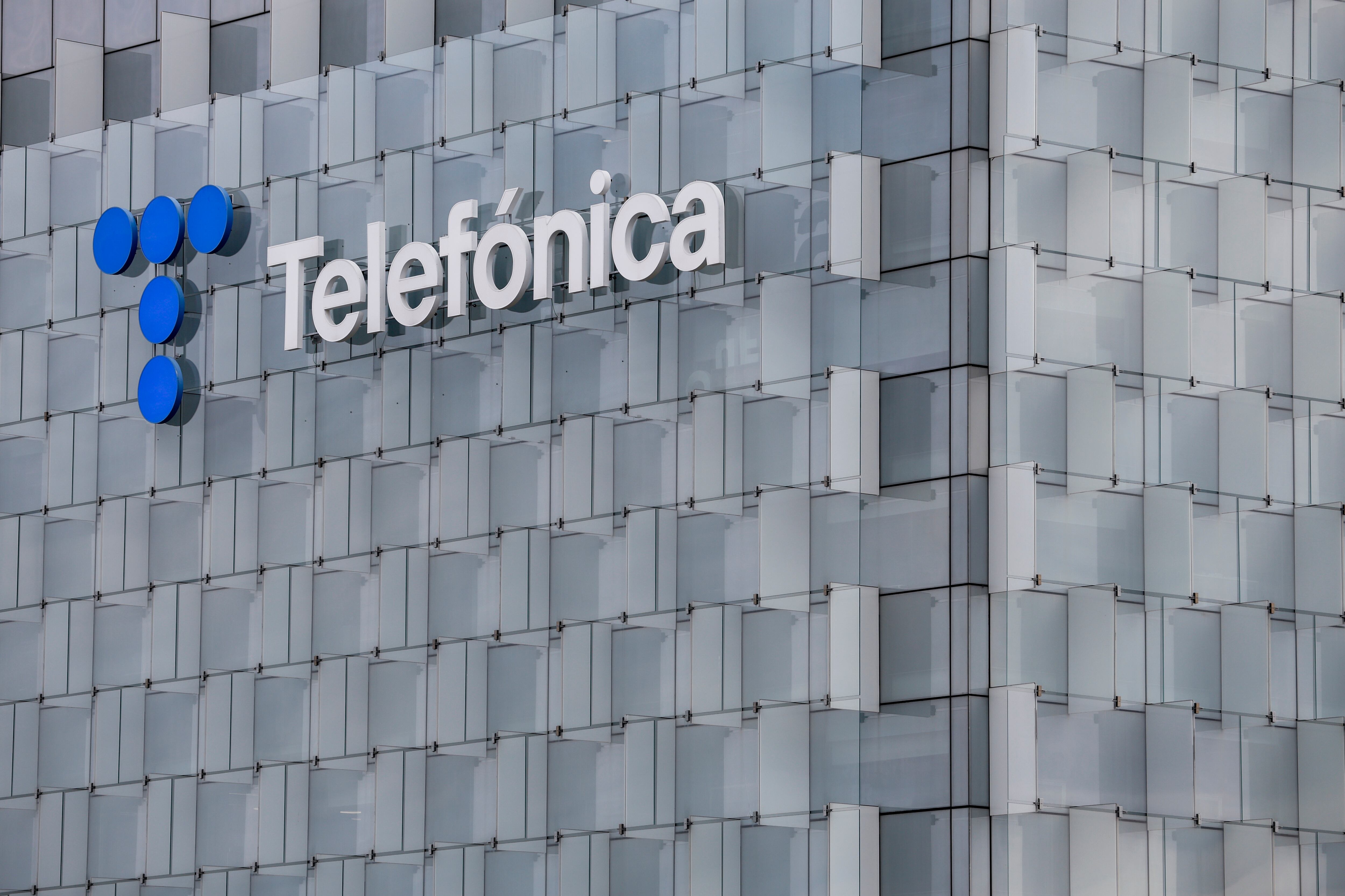 Telefónica reduce en una cuarta parte el importe de sus conflictos con Hacienda  