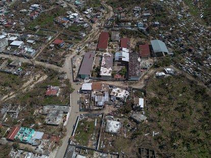 La destrucción causado por 'Otis' en de Pie de la Cuesta, comunidad cercana al aeropuerto de Acapulco.