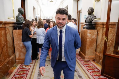 El portavoz de ERC en el Congreso, Gabriel Rufián en los pasillos del Congreso.