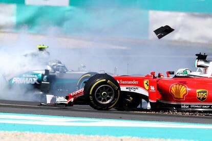 Rosberg, que sufrió un accidente en la salida y tuvo que remontar desde la parte trasera del grupo, se aprovechó de la retirada de Hamilton que, tras salir desde la 'pole', quemó su motor a falta de quince vueltas para el final de una carrera en la que el español Fernando Alonso (McLaren-Honda) volvió a brillar, al ascender del último en parrilla al séptimo puesto en meta.