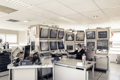 Cabina de control de la torre central.