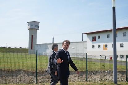 El presidente de Francia, Emmanuel Macron, visita la prisión de Vendin-le-Vieil el pasado 14 de mayo.