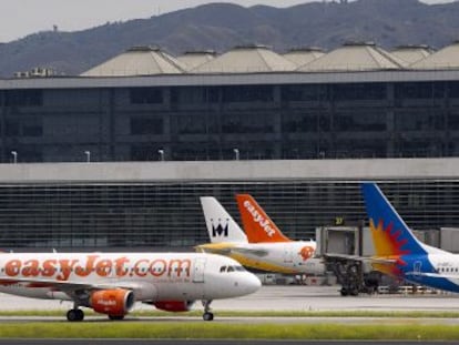 Vista de la pista de aterrizaje del Aeropuerto de M&aacute;laga.