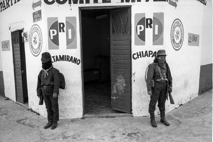 Niños integrantes del EZLN, durante el levantamiento armado.
