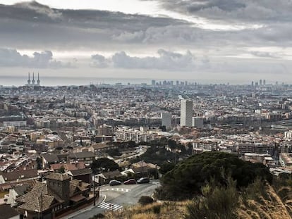 Barcelona, con los barrios del Besòs en primer plano.