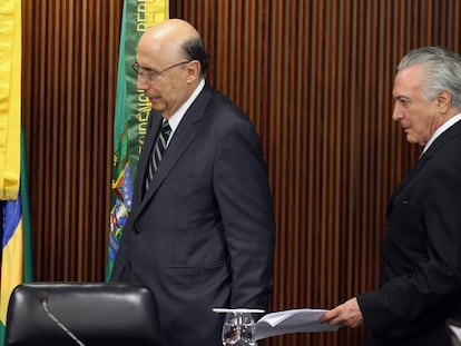 Michel Temer y el ministro de Econom&iacute;a Henrique Meirelles, este martes en Brasilia.