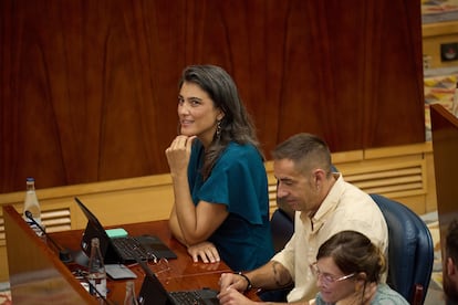 La portavoz de Más Madrid en la Asamblea, Manuela Bergerot, durante la primera sesión del Debate del Estado de la Región en la Asamblea de Madrid.
