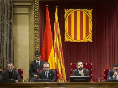 Roger Torrent preside el pleno del Parlament de Cataluña el pasado 28 de marzo.