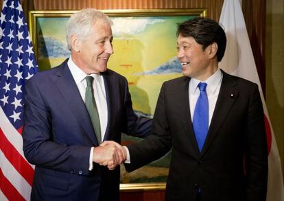 Chuck Hagel con el ministro japonés de defensa, este sábado