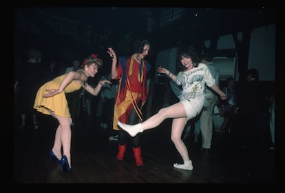 A?o 1984. Tres mujeres bailan en una discoteca en Nueva York.