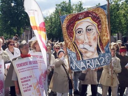 Vigilia contra el machismo en la iglesia en Alemania, el pasado mes de mayo.  