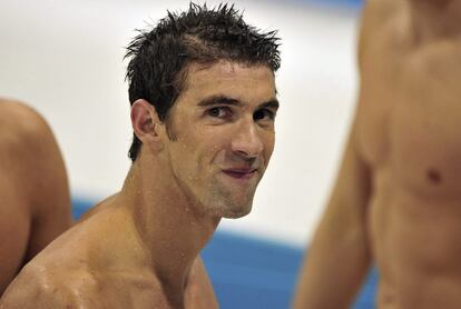 El nadador estadounidense Michael Phelps, tras conseguir la victoria en su última carrera en la final de relevos 4x100 estilos