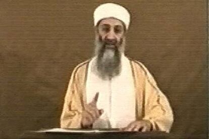 Osama Bin Laden se dirige a los estadounidenses en un mensaje emitido anoche por la televisión Al Yazira.