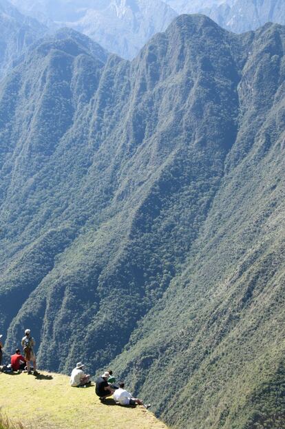 Montañas, nubes y desfiladeros se encuentran entre las vistas impresionantes que recorren el Camino Inca.
