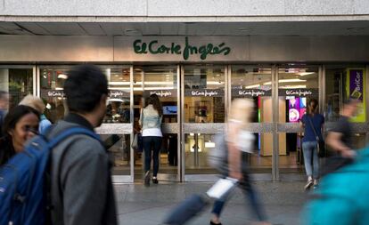 Entrada de un centro de El Corte Inglés en Madrid.