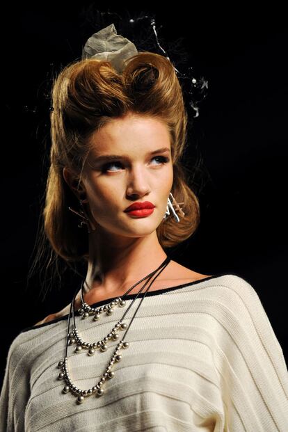 Rosie Huntington-Whiteley desfiló para Montesinos en febrero de 2009.