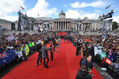 Para el estreno mundial de <i>Harry Potter y las reliquias de la muerte Parte 2</i>, en Trafalgar Square en Londres, se tendió una de las alfombras rojas más largas jamás extendidas en la capital británica. Por ahí desfiló el reparto de la película y los artistas invitados.