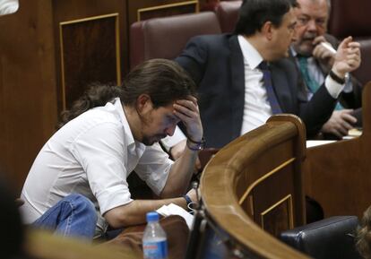 El lder de Podemos, Pablo Iglesias, en su esca?o del Congreso de los Diputados.