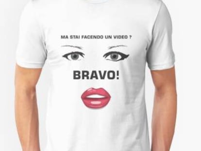 Camiseta com ironias à jovem italiana.