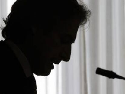 El presidente de la Federación Española de Municipios y Provincias y alcalde de Santander, Iñigo de la Serna, durante su comparecencia ante los medios de comunicación para informar sobre las bases que sustentarán el documento de alegaciones que la FEMP está elaborando para presentar al Gobierno de cara a aportar mejoras y enriquecer el texto del Anteproyecto de Racionalización y Sostenibilidad de la Administración Local.