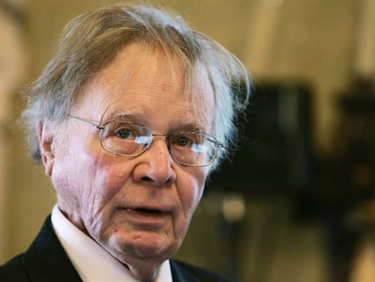 Wallace S. Broecker, en una ceremonia en 2008, en Roma.