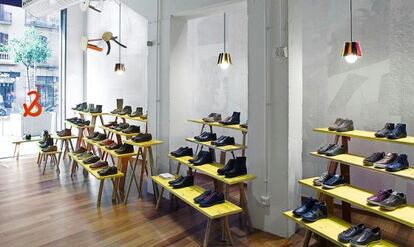 La tienda de Camper en Barcelona, diseñada por Claret.