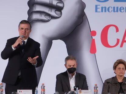 El canciller Marcelo Ebrard junto a José Luis Rodríguez Zapatero y Dilma Rousseff, este martes en el encuentro del Grupo de Puebla