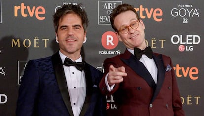 Los c&oacute;micos Ernesto Sevilla y Joaquin Reyes antes de comenzar la gala de los Premios Goya 2018. 