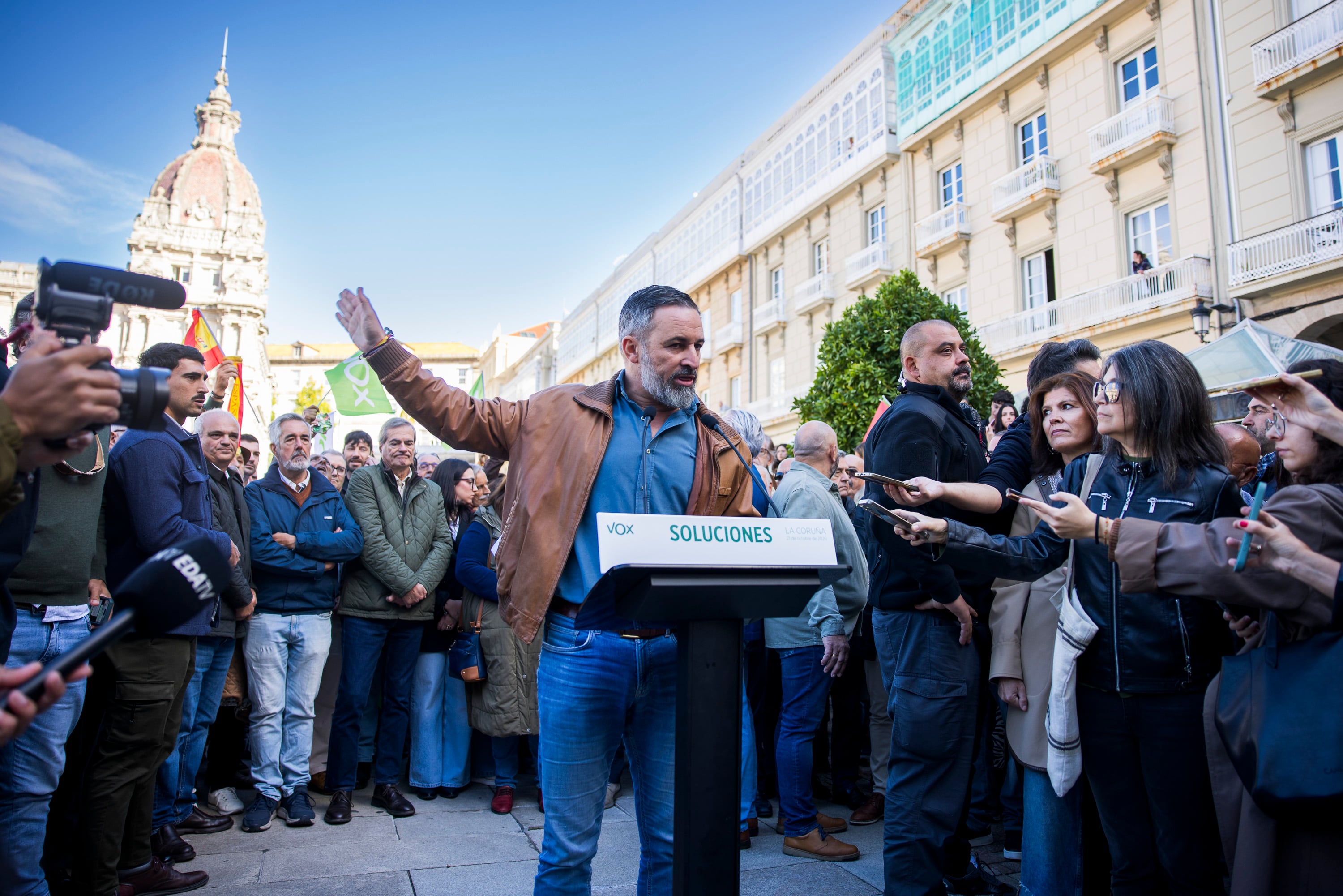 El líder de Vox, Santiago Abascal, durante su mitin en la Plaza María Pita de A Coruña.