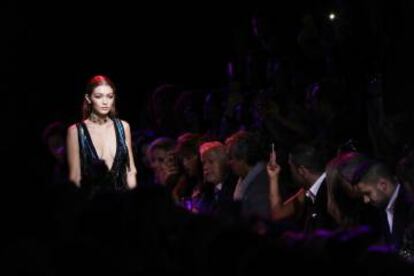 Gigi Hadid en el desfile de Elie Saab.