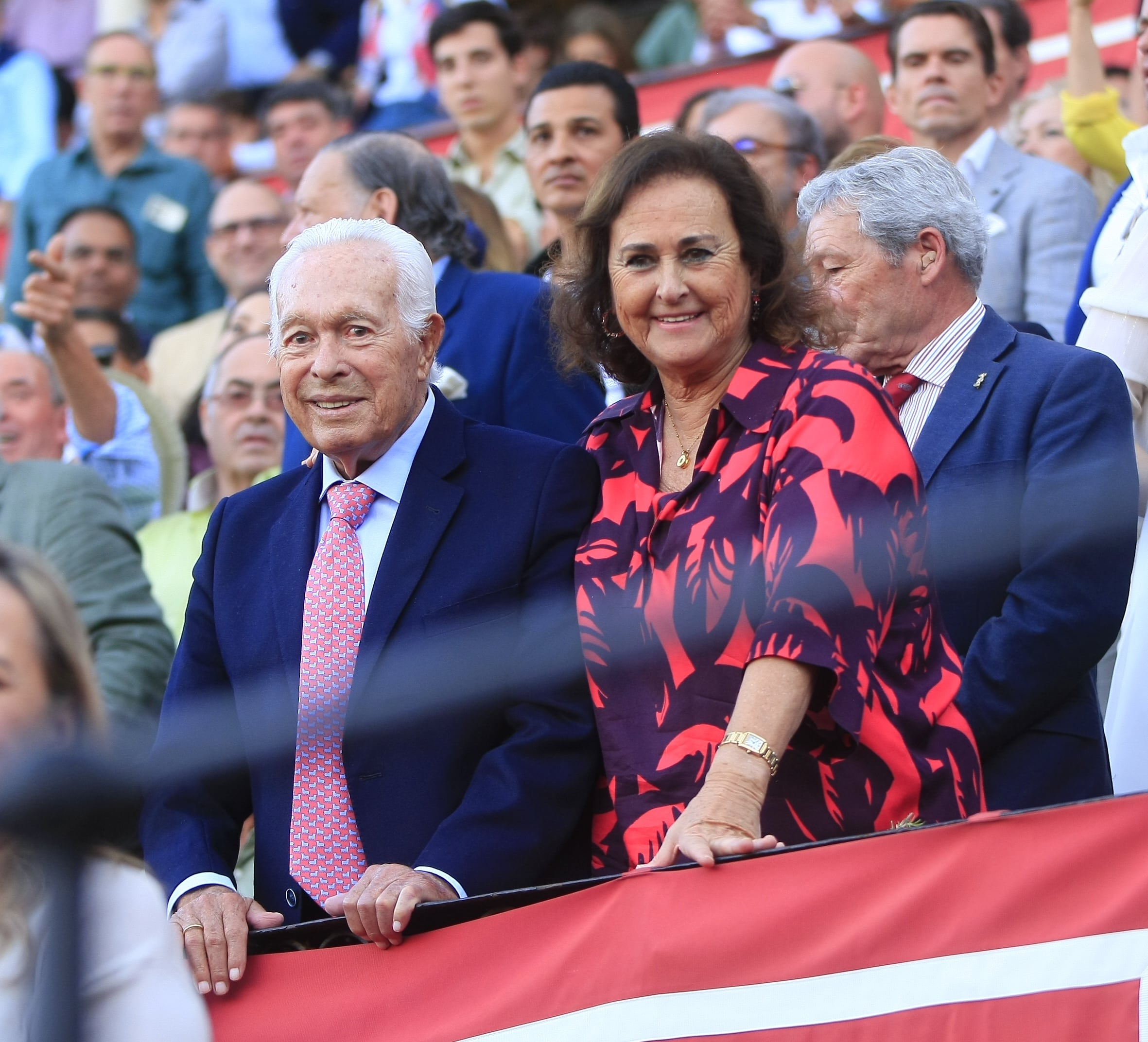 Curro Romero Recibe el Alta Hospitalaria Tras Superar Neumonía por COVID