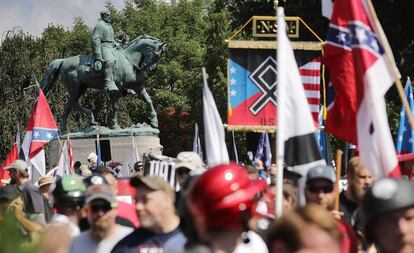 Manifestação de suprematistas brancos em 2017 em Charlottesville (Virgínia, EUA).