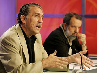 Los diputados del PSOE Diego López Garrido, a la izquierda, y Francisco Fernández Marugán.