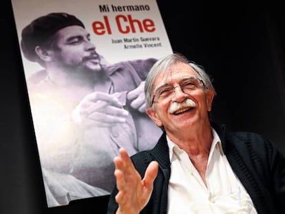 Juan Martin Guevara, hermano del &#039;Che&#039;  durante la presentacion de &#039;Mi hermano el Che&#039;.  