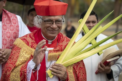 El cardenal Leopoldo Brenes oficiando la eucaristía del Domingo de Ramos, en Managua (Nicaragua). En marzo de 2024.