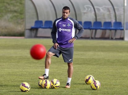 Pedro León, durante un entrenamiento con el Getafe.