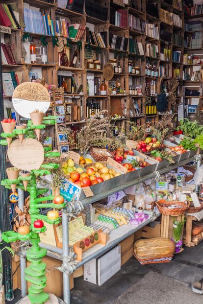 Además de libros, en la Livraria do Mercado Biológico se venden alimentos y productos locales.