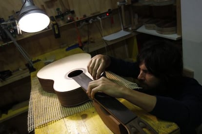 Un guitarrero en Glissando, la escuela madrile&ntilde;a de lutieres.