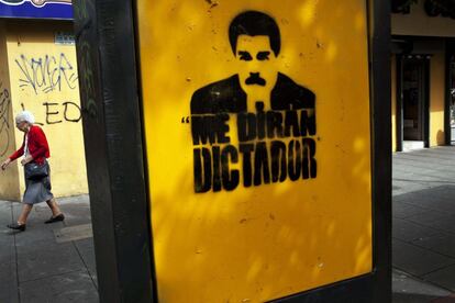 Graffiti con el retrato del presidente de Venezuela, Nicolás Maduro, y una frase que dice en español `Me llamarán dictador´, en el centro de Caracas, Venezuela.