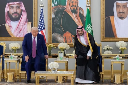 Trump junto al príncipe heredero saudí, Mohamed bin Slaman, en Riad (Arabia Saudí), este martes.