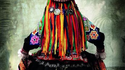 Traje regional peruano, fotografiado por Mario Testino.